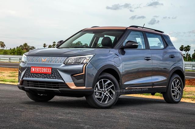 Discounts of up to Rs 1.25 lakh on Mahindra XUV400, XUV30...